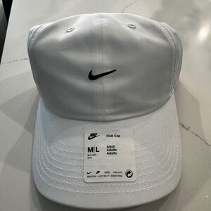 BRAND NEW Nike Unisex Dri Fit Club Cap White Swoosh Strapback Size M/L
